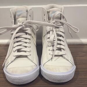 Nike Blazers  High-Top Sneakers in Cream